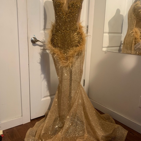 Stunning gold glitter gown with feathers & diamond embellishments. Mermaid  gown - antelopusenergy.com